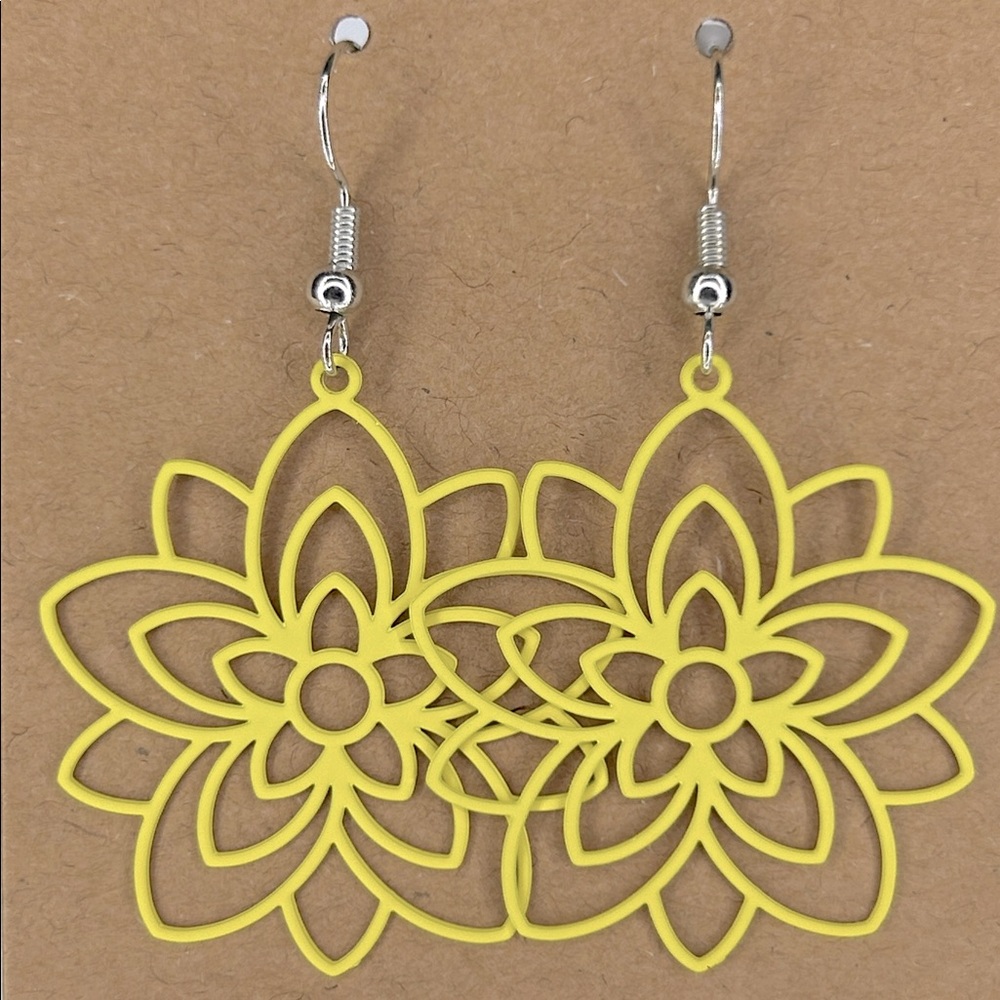 Light Weight Brass Flower Earrings Fashion Jewelry - Picture 5 of 5